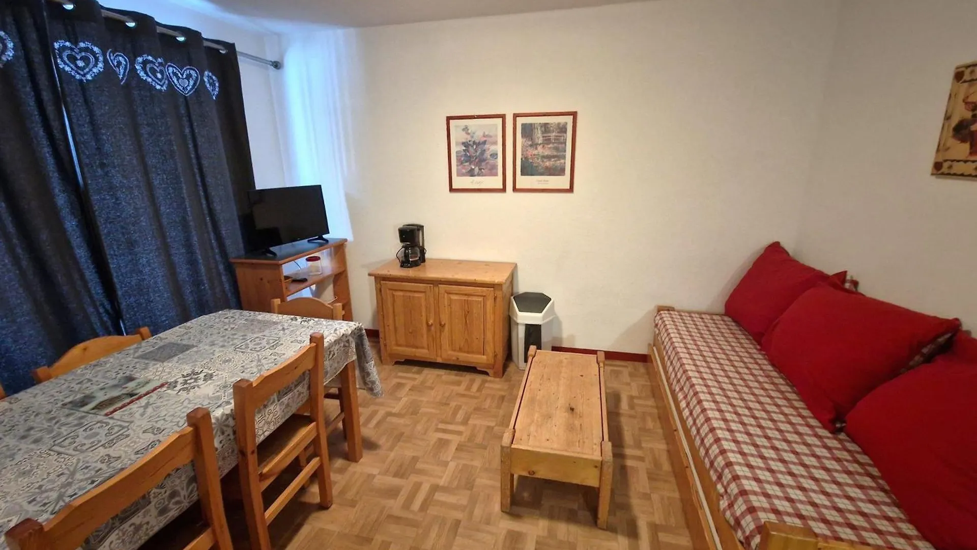Valfrejus: 2 Pieces + Cabine, Centre Station, 4/6 Pers - Fr-1-265-199 Apartment Valfrejus